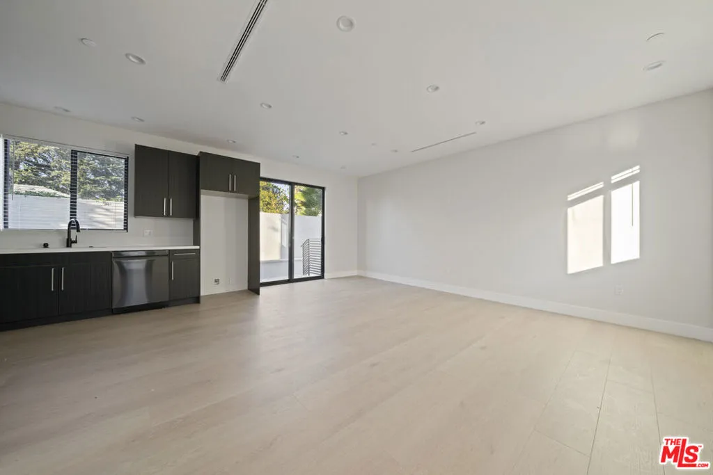 17443 Valerio Street, Van Nuys, California 91406 home-pic-18